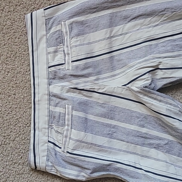Anthropologie Cartonnier Charlie Crop Flare Pant. Size 6. Navy and White. - Picture 7 of 9